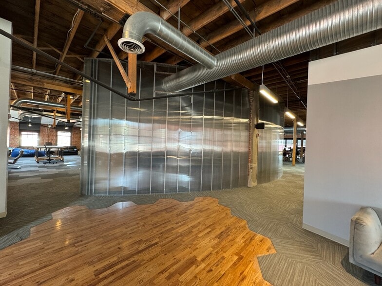 More Photos Of 210 W 19th Ter, Kansas City Office For Lease