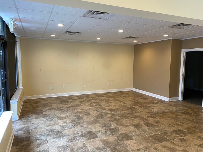 More Photos Of 46 Princeton Ave, Brick Freestanding For Lease