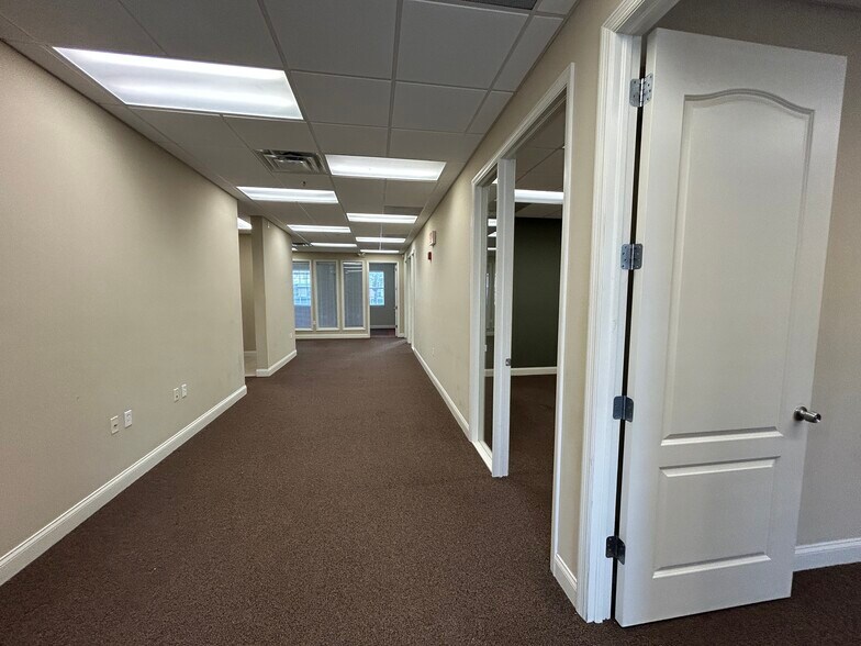 More Photos Of 5601-5605 Marquesas Cir, Sarasota Office For Lease