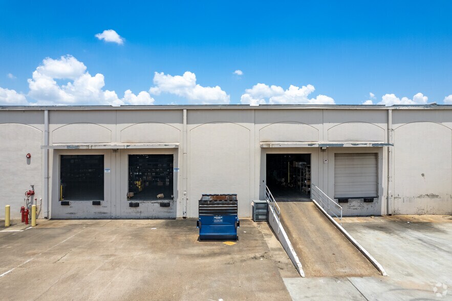 More Photos Of 1200-1236 Silber Rd, Houston Warehouse For Lease