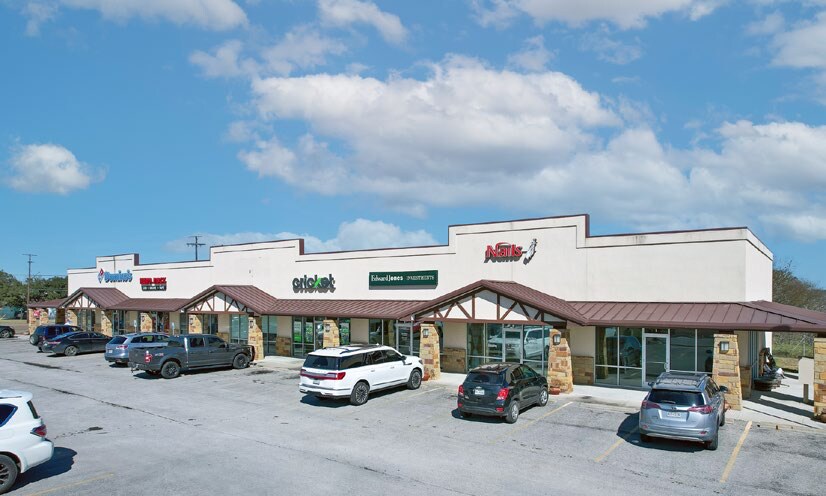 More Photos Of 1431 E Broadway St, Cuero Storefront Retail Office For Lease