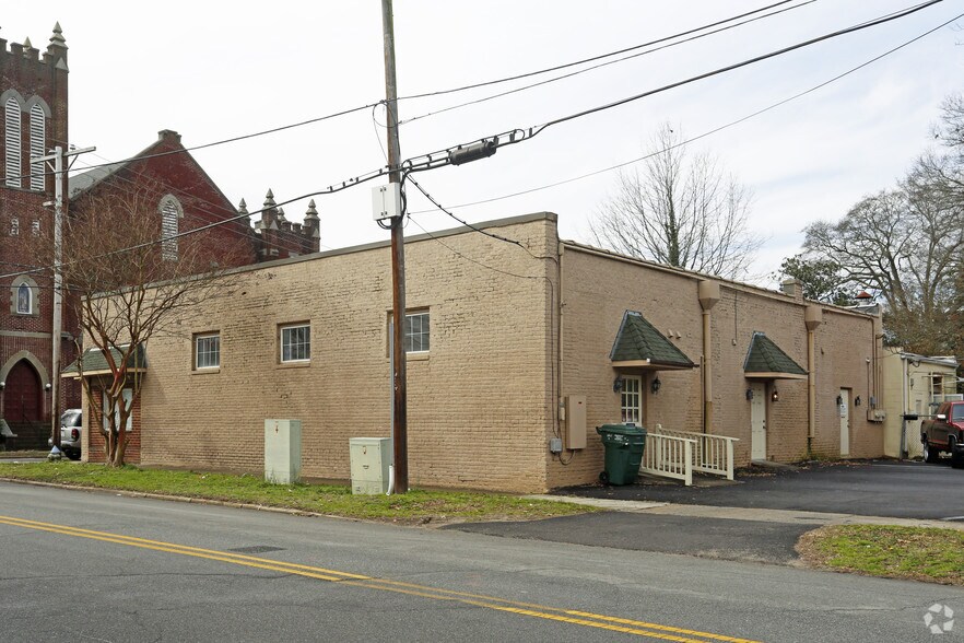 More Photos Of 600-604 W Washington St, Suffolk Storefront Retail Office For Sale