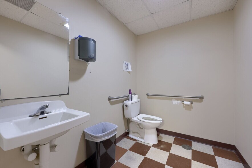 More Photos Of 301 Commerce Dr, New Holland Warehouse For Sale