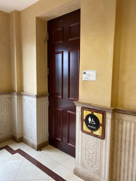 More Photos Of 2295 S Hiawassee Rd, Orlando Office For Sale