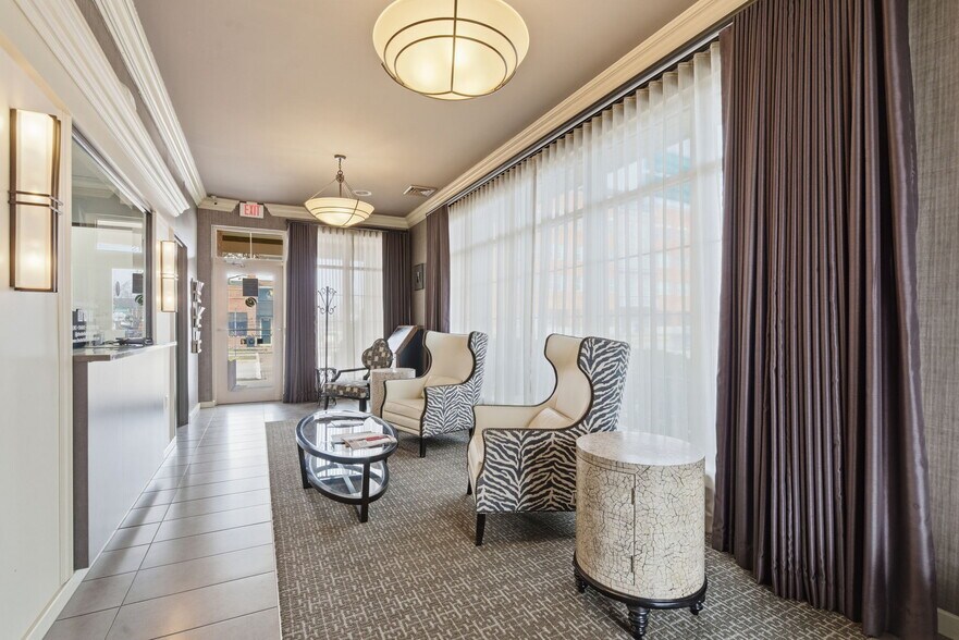 More Photos Of 2104 Chesterfield Blvd, Springfield Office For Sale