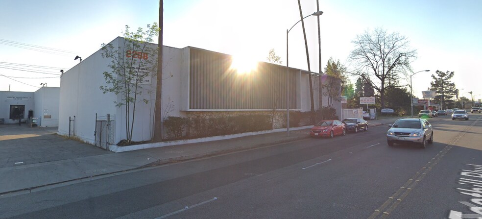 More Photos Of 2268 E Foothill Blvd, Pasadena Distribution For Lease