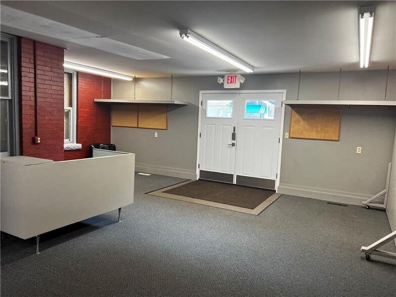 More Photos Of 509 2nd Ave, Beaver Falls Flex For Sale