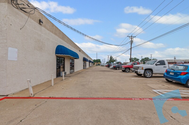 More Photos Of 732-750 W Hurst Blvd, Hurst Flex For Lease