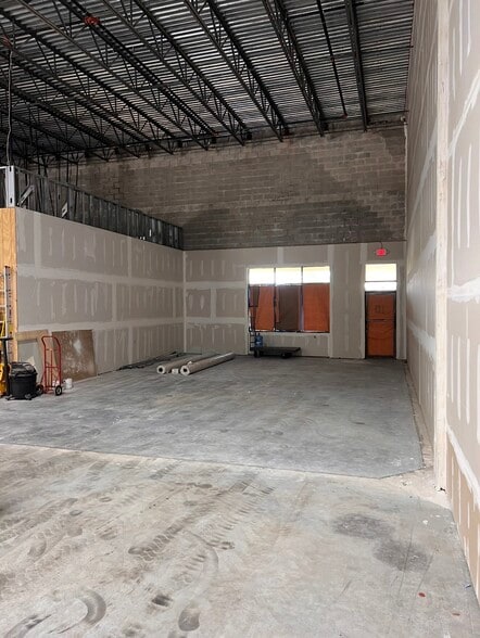 More Photos Of 1750 Longleaf Blvd, Lake Wales Warehouse For Lease