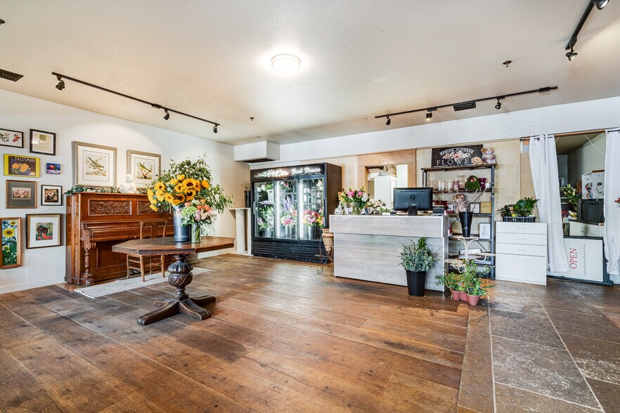 More Photos Of 1270 Broadway, Sonoma Freestanding For Sale