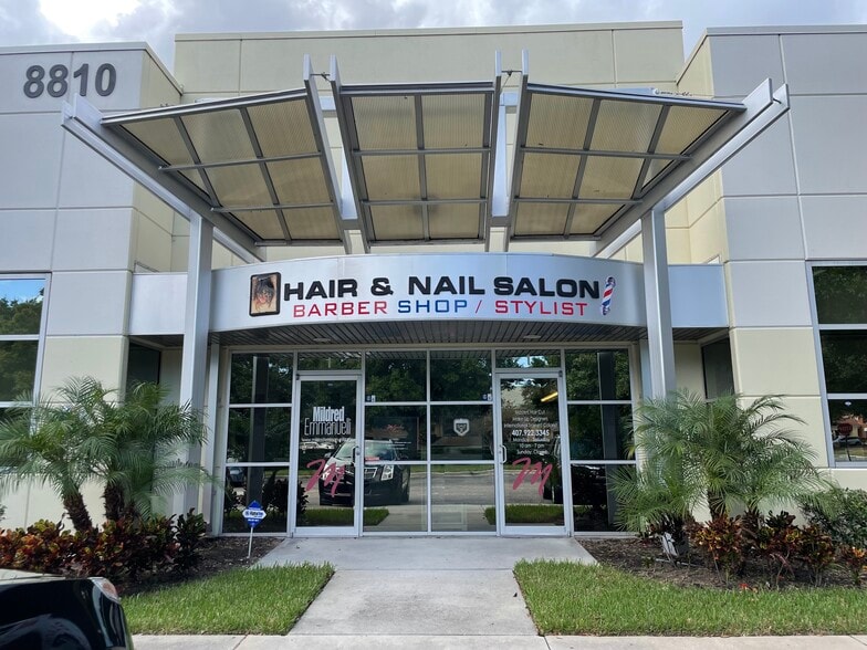 More Photos Of 8810 Commodity Cir, Orlando Showroom For Lease