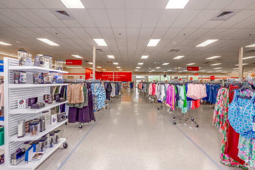 More Photos Of 1000 W Gentry Ave, Checotah General Retail For Sale