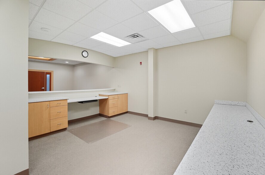 More Photos Of 916-920 W Market St, Lima Medical For Sale