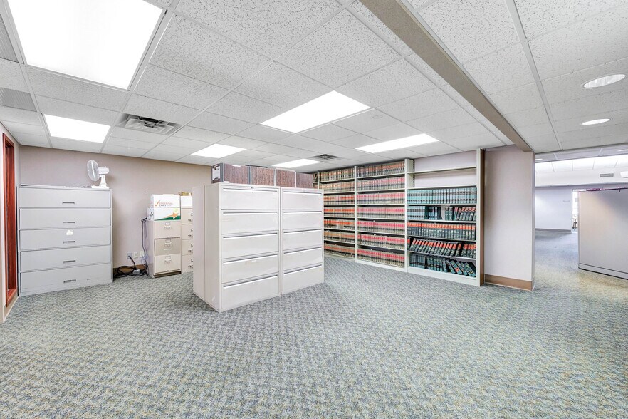 More Photos Of 414 S Jefferson St, Green Bay Office For Sale
