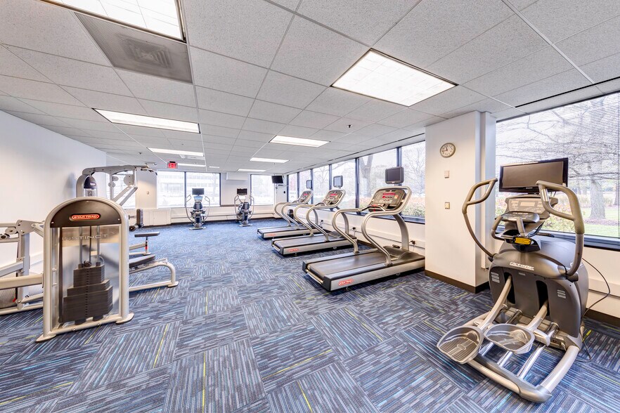 More Photos Of 1431 Opus Pl, Downers Grove Office For Lease