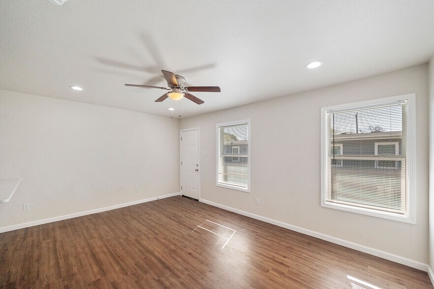 More Photos Of 6403 Sloan St, Houston Apartments For Sale