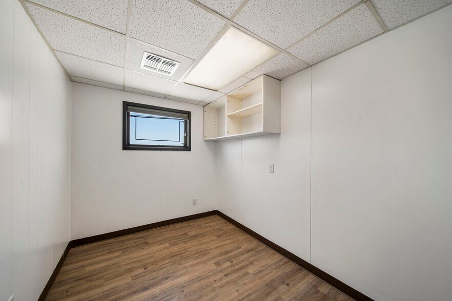 More Photos Of 700 S Main St, Grove Medical For Sale