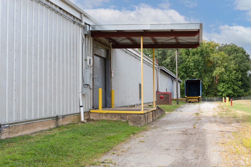 More Photos Of 946 Newgass St, Danville Manufacturing For Lease