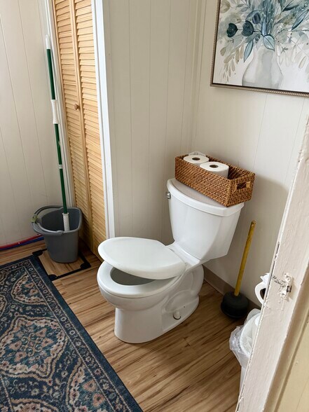 More Photos Of 51815 Kenai Spur Hwy, Kenai General Retail For Sale