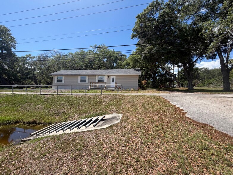 More Photos Of 2175 N McMullen Booth Rd, Clearwater Specialty For Lease