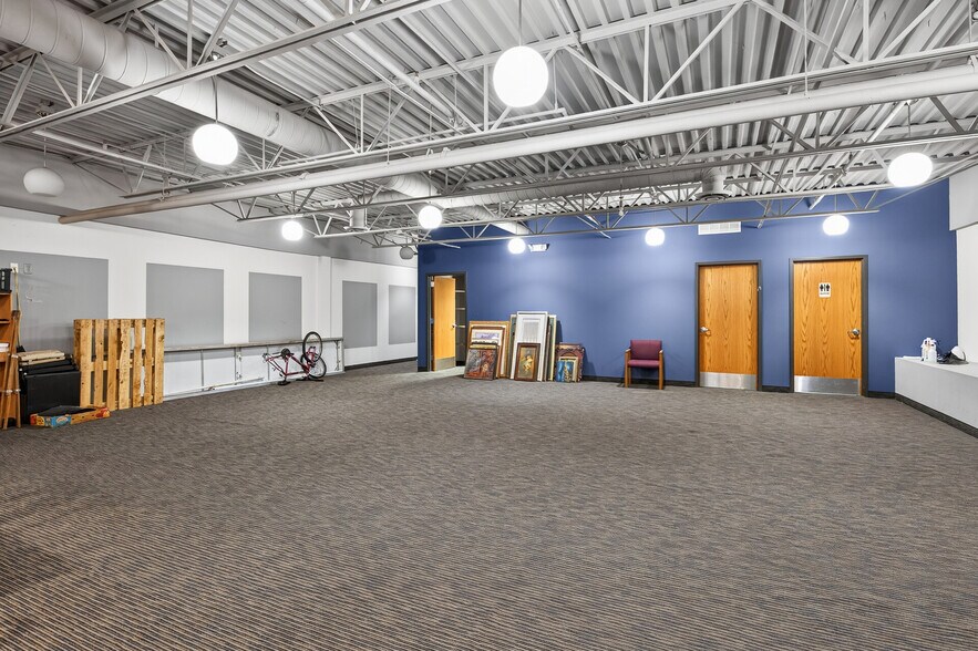 More Photos Of 521-563 Phalen Blvd, Saint Paul Coworking Space