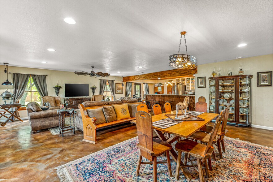 More Photos Of 703 Spring St, Granbury Lodge Meeting Hall For Sale