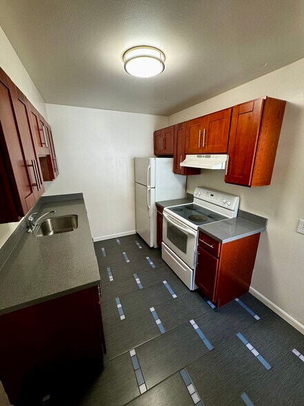 More Photos Of 740-744 Alcatraz Ave, Oakland Apartments For Sale