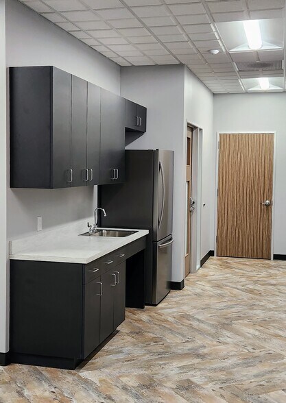 More Photos Of 502 E Borgfeld Dr, San Antonio Storefront Retail Office For Lease