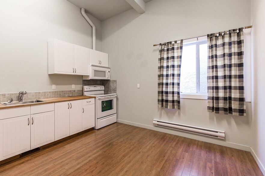 More Photos Of 122 5 St S, Lethbridge Apartments For Sale