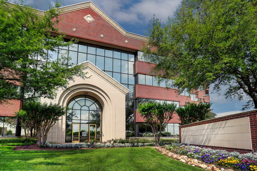 More Photos Of 14140 Southwest Fwy, Sugar Land Office For Lease
