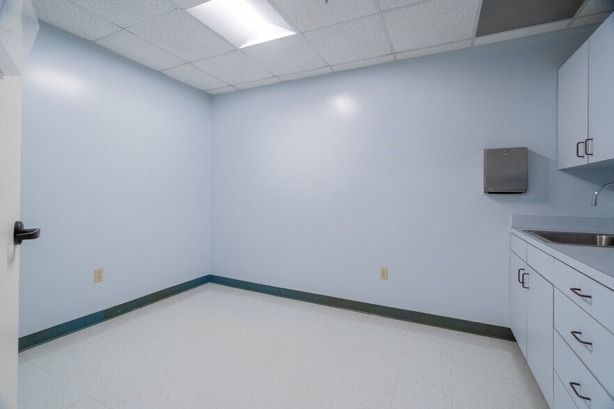 More Photos Of 908 E Southmore Blvd, Pasadena Medical For Lease