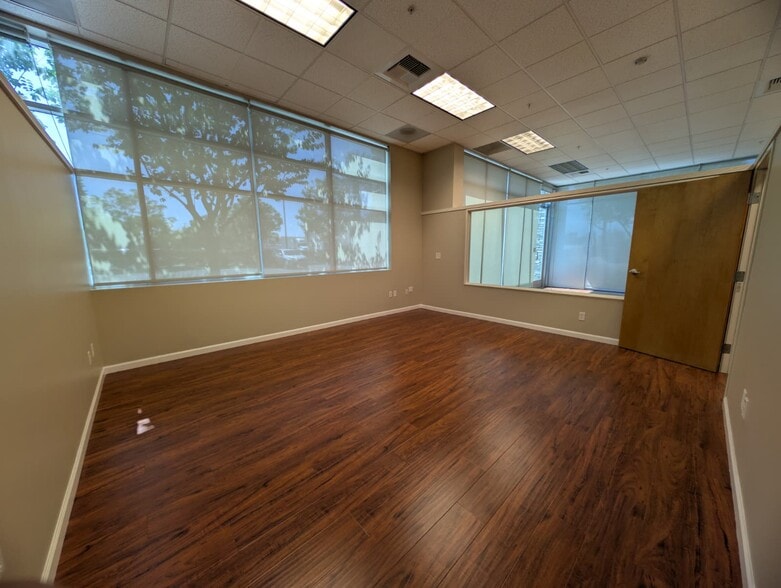 More Photos Of 1115 S Grove Ave, Ontario Showroom For Lease