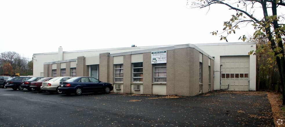 More Photos Of 47 Larkin St, Stamford Warehouse For Sale