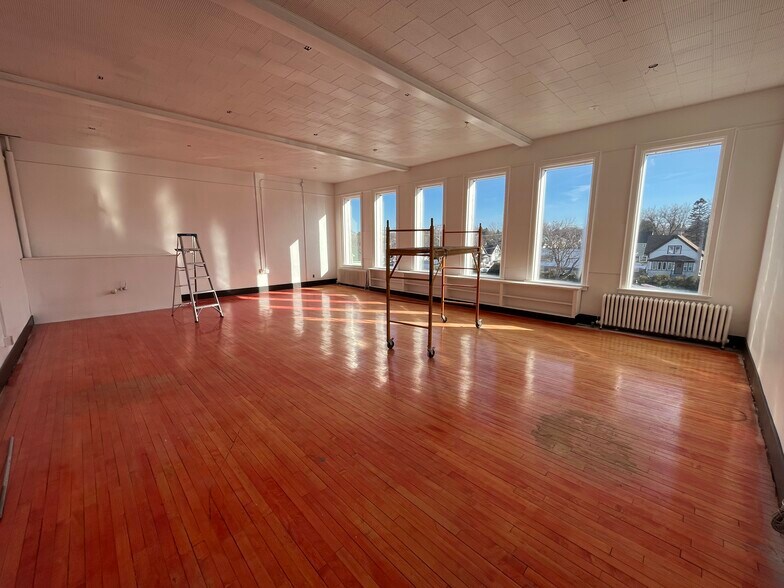 More Photos Of 1034 S 18th St, Manitowoc Flex For Lease