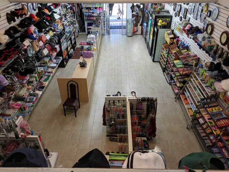 More Photos Of 725-727 K St, Sacramento Storefront For Lease