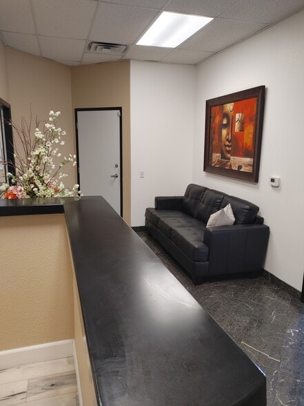 More Photos Of 8867 W Flamingo Rd, Las Vegas Office For Sale