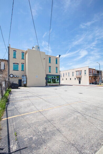 More Photos Of 600 S Main St, Elkhart Office For Lease