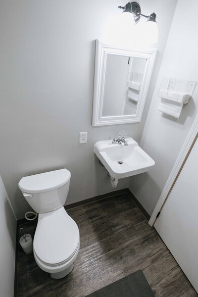 More Photos Of 2565 16th Ave, Columbus Light Manufacturing For Sale