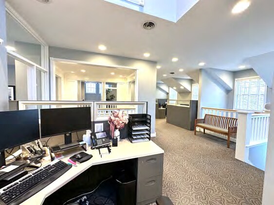 More Photos Of 214 Aberdeen Dr, Valparaiso Office For Sale