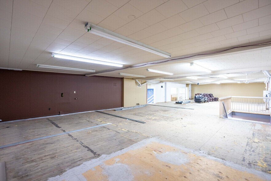 More Photos Of 1027 Notre Dame St, Embrun Storefront Retail Office For Sale