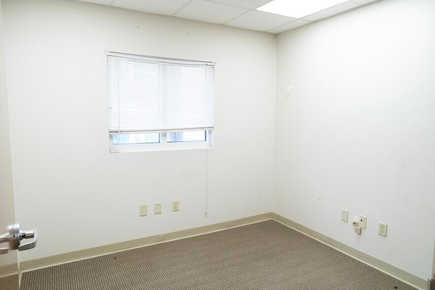 More Photos Of 711-719 E Broad St, Savannah Restaurant For Lease