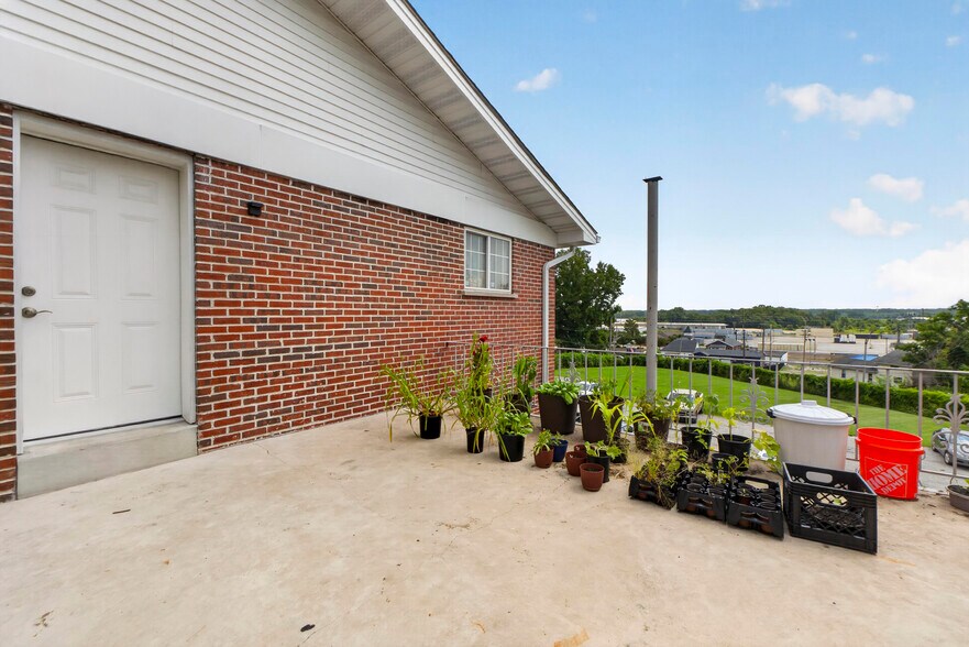 More Photos Of 8404 Hallsferry Rd, Saint Louis Apartments For Sale