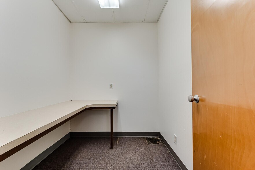 More Photos Of 545-575 Holly St, Junction City Storefront Retail Office For Lease