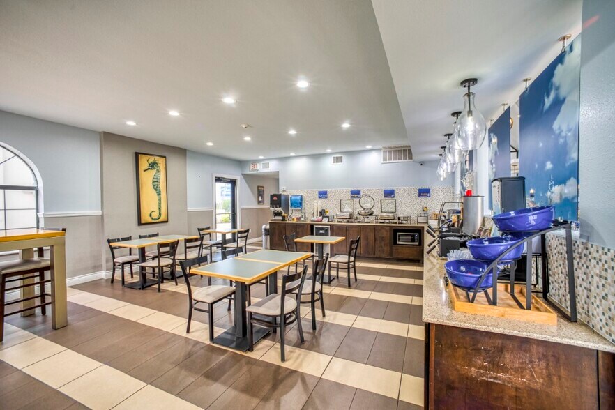 More Photos Of 400 E Avenue G, Port Aransas Hotel For Sale