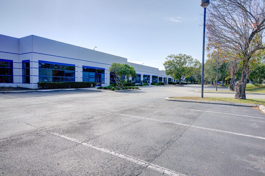 More Photos Of 6600 Youngerman Cir, Jacksonville Unknown For Lease