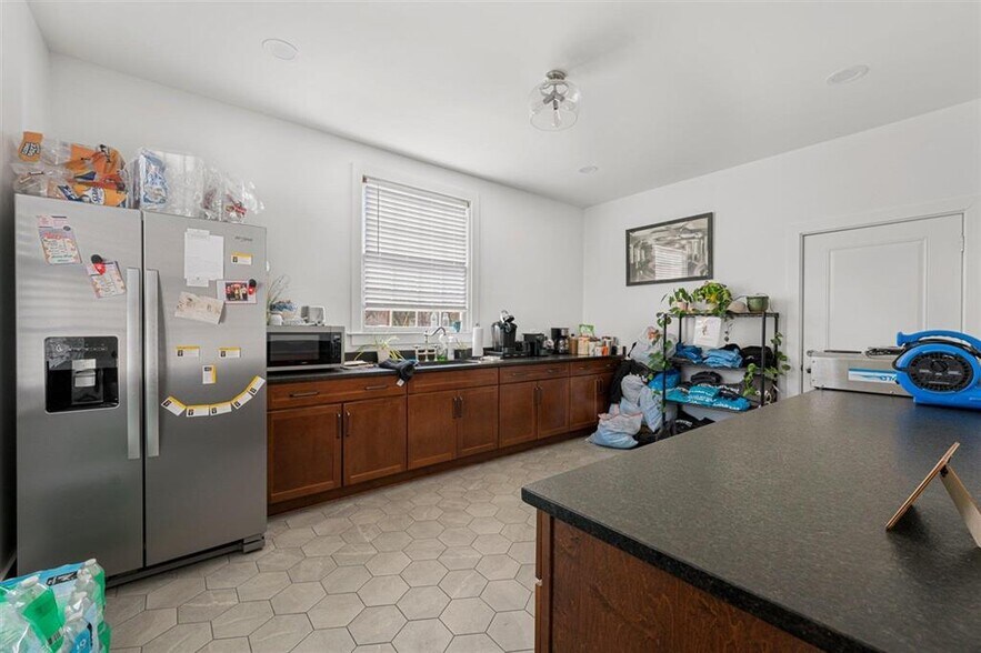 More Photos Of 1349 Adams St, Bowling Green Distribution For Lease