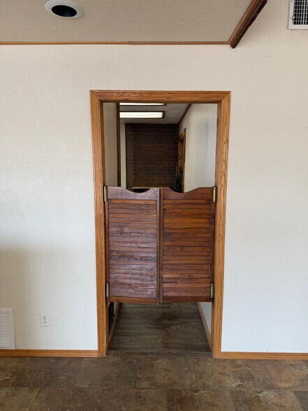 More Photos Of 117 W 7th Ave, Augusta Office For Lease