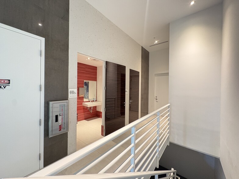 More Photos Of 1301 Main St, Sarasota Apartments For Sale