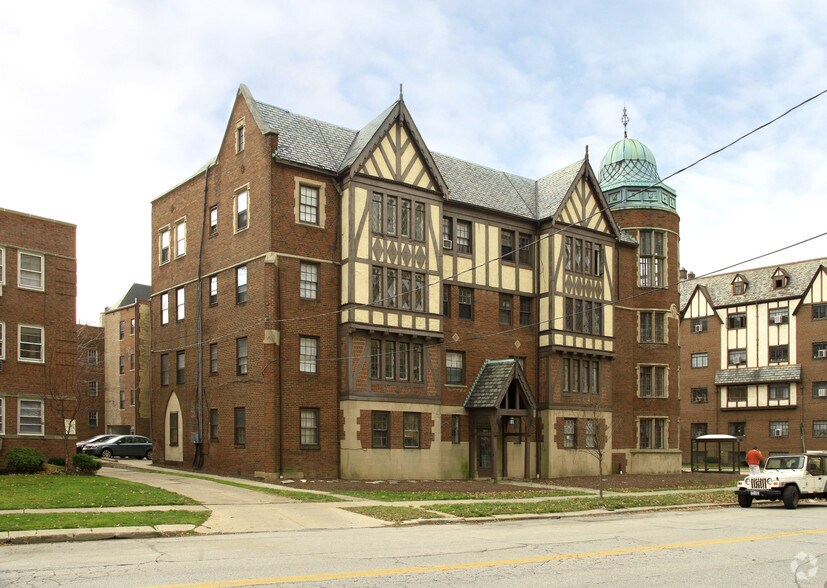 More Photos Of 12065 Edgewater Dr, Lakewood Apartments For Sale