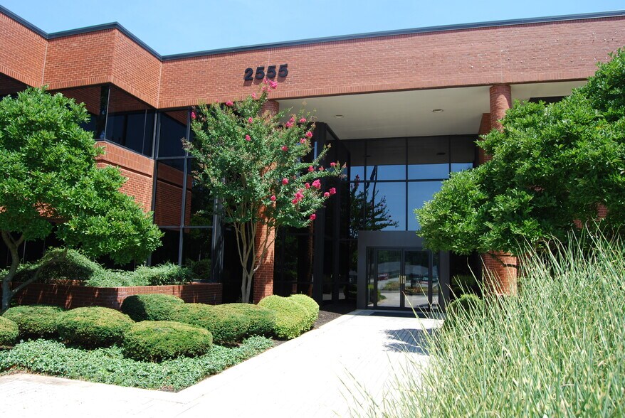 More Photos Of 2555 Kingston Rd, York Office For Lease